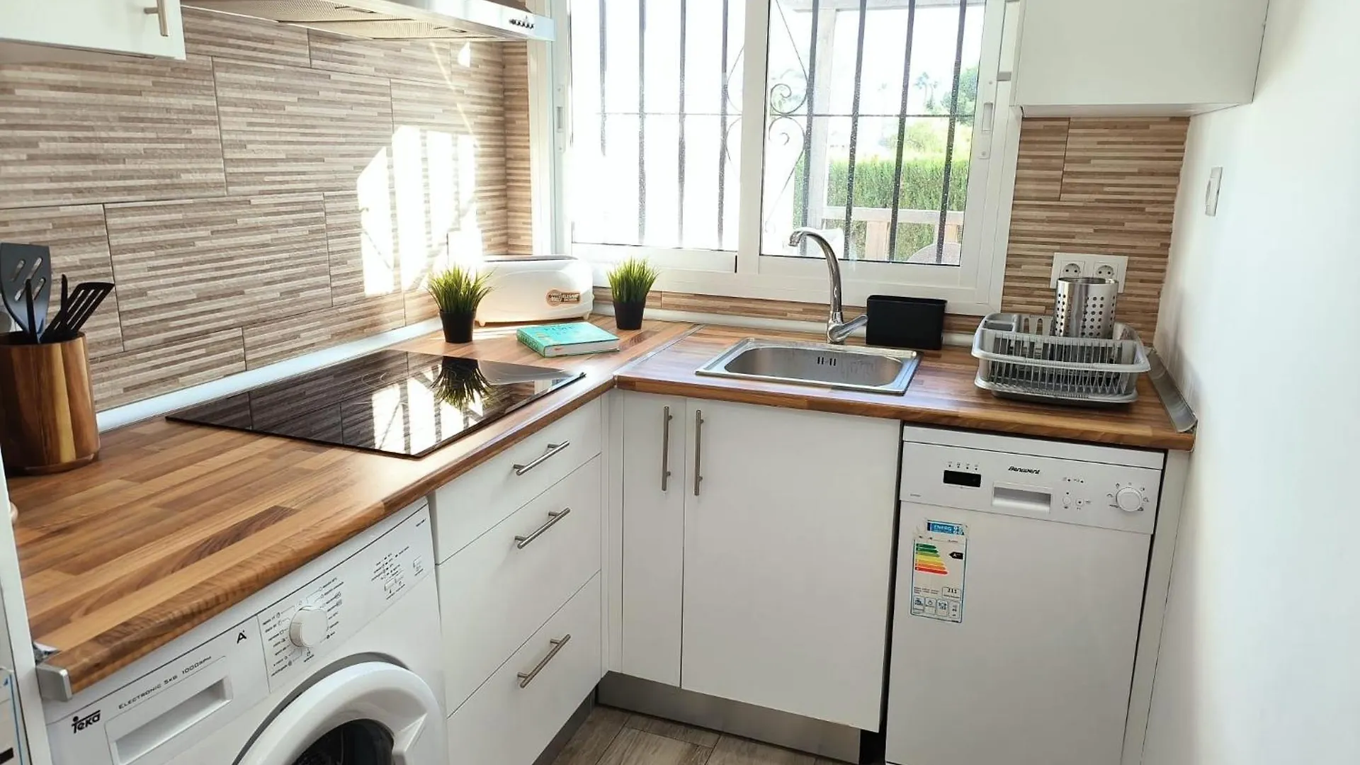 Sea View Apartment In Benalmadena